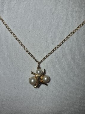 Gold Tone Faux Pearl Cluster Pendant Necklace Dainty Vintage Style 17.5”